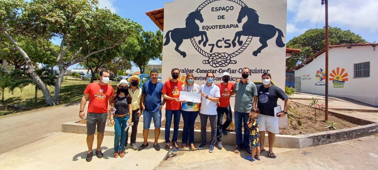 Rotary Club Nova Geração entrega o cheque de Doação para Equoterapia